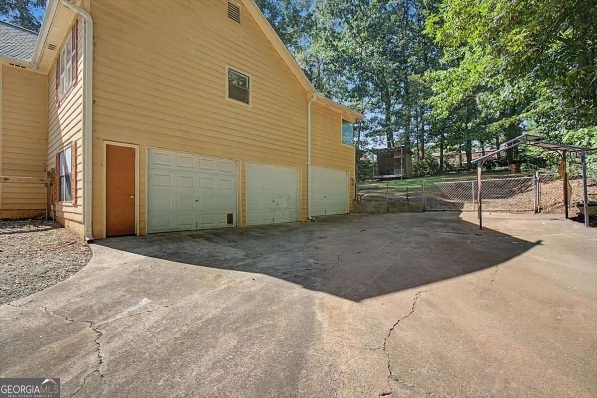 3 bedroom, 3 bathroom, 2,244 sq ft single family residence for sale at 2276 Mohawk Trail, Acworth, GA 30102 — photo 6