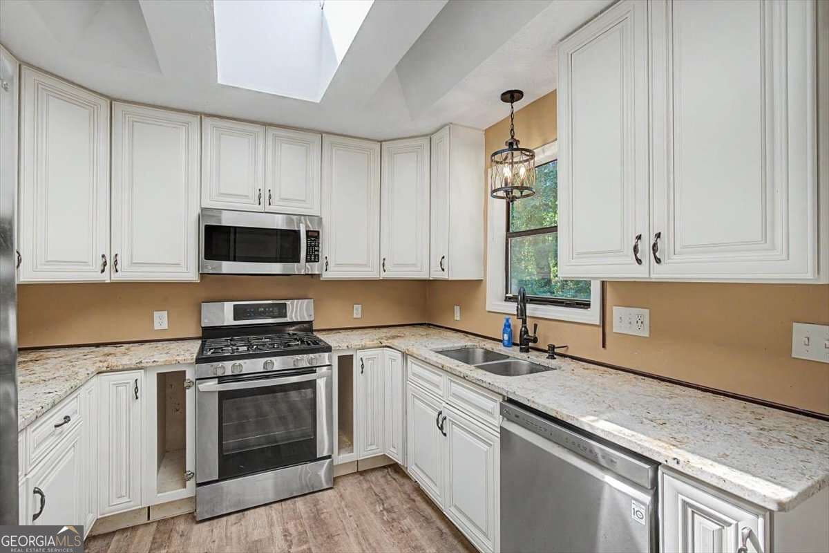 3 bedroom, 3 bathroom, 2,244 sq ft single family residence for sale at 2276 Mohawk Trail, Acworth, GA 30102 — photo 5