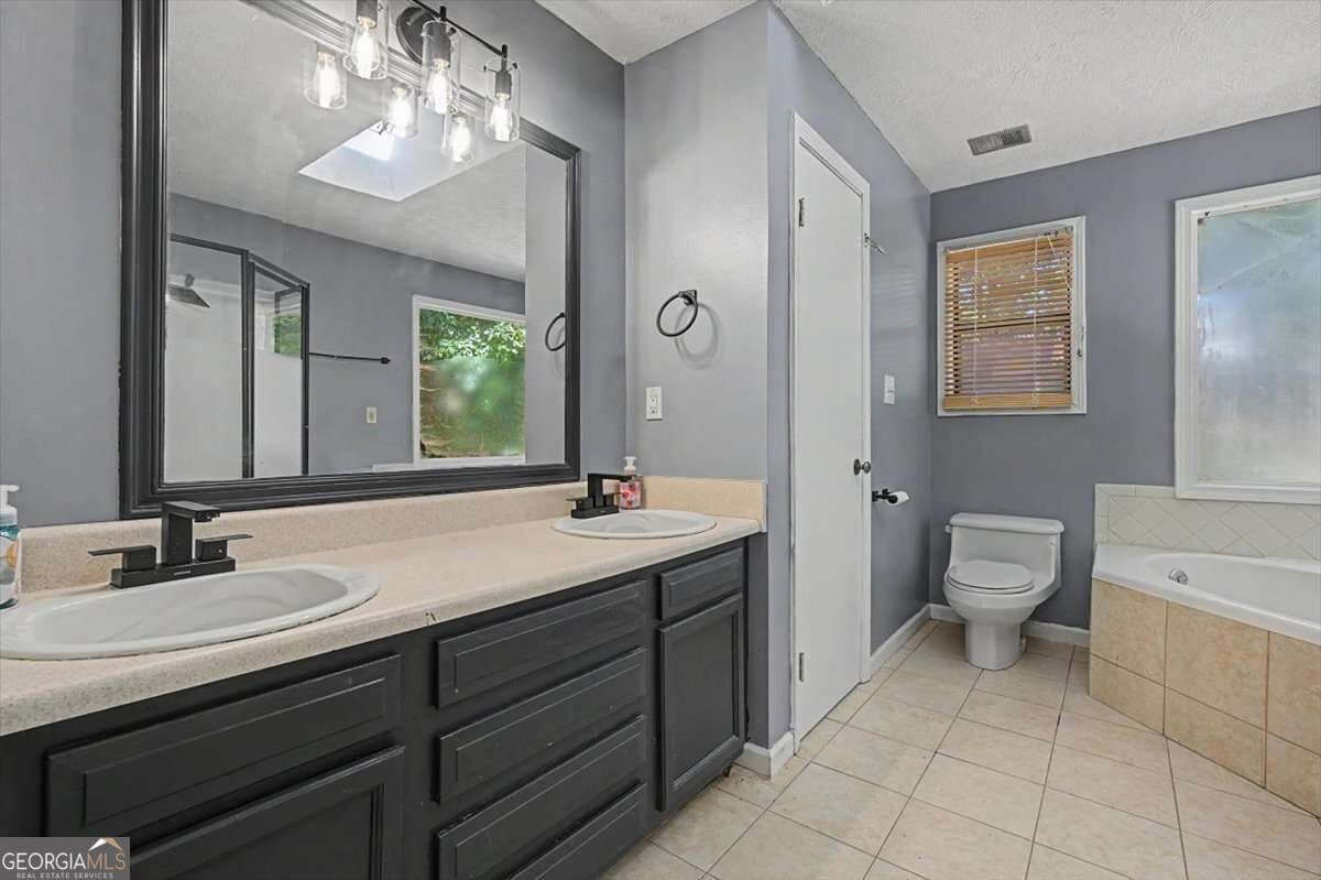 3 bedroom, 3 bathroom, 2,244 sq ft single family residence for sale at 2276 Mohawk Trail, Acworth, GA 30102 — photo 4