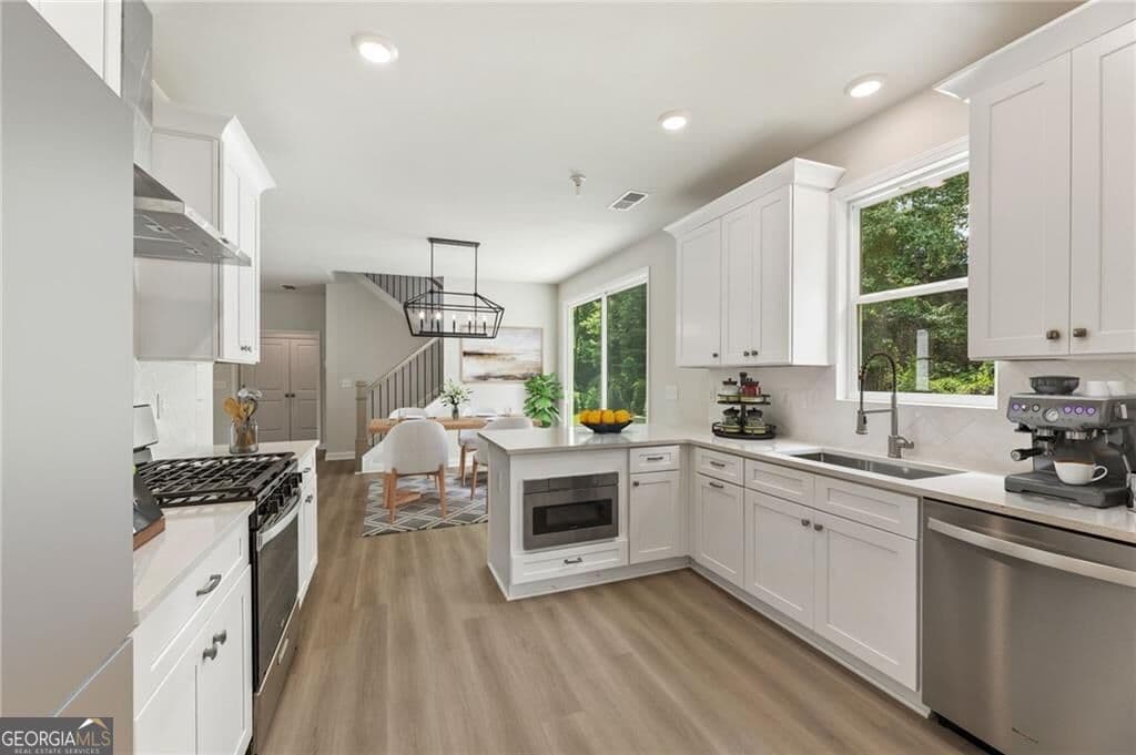 4 bedroom, 2.5 bathroom, 2,030 sq ft single family residence for sale at 3846 Cottage Circle, Clarkston, GA 30021 — photo 6
