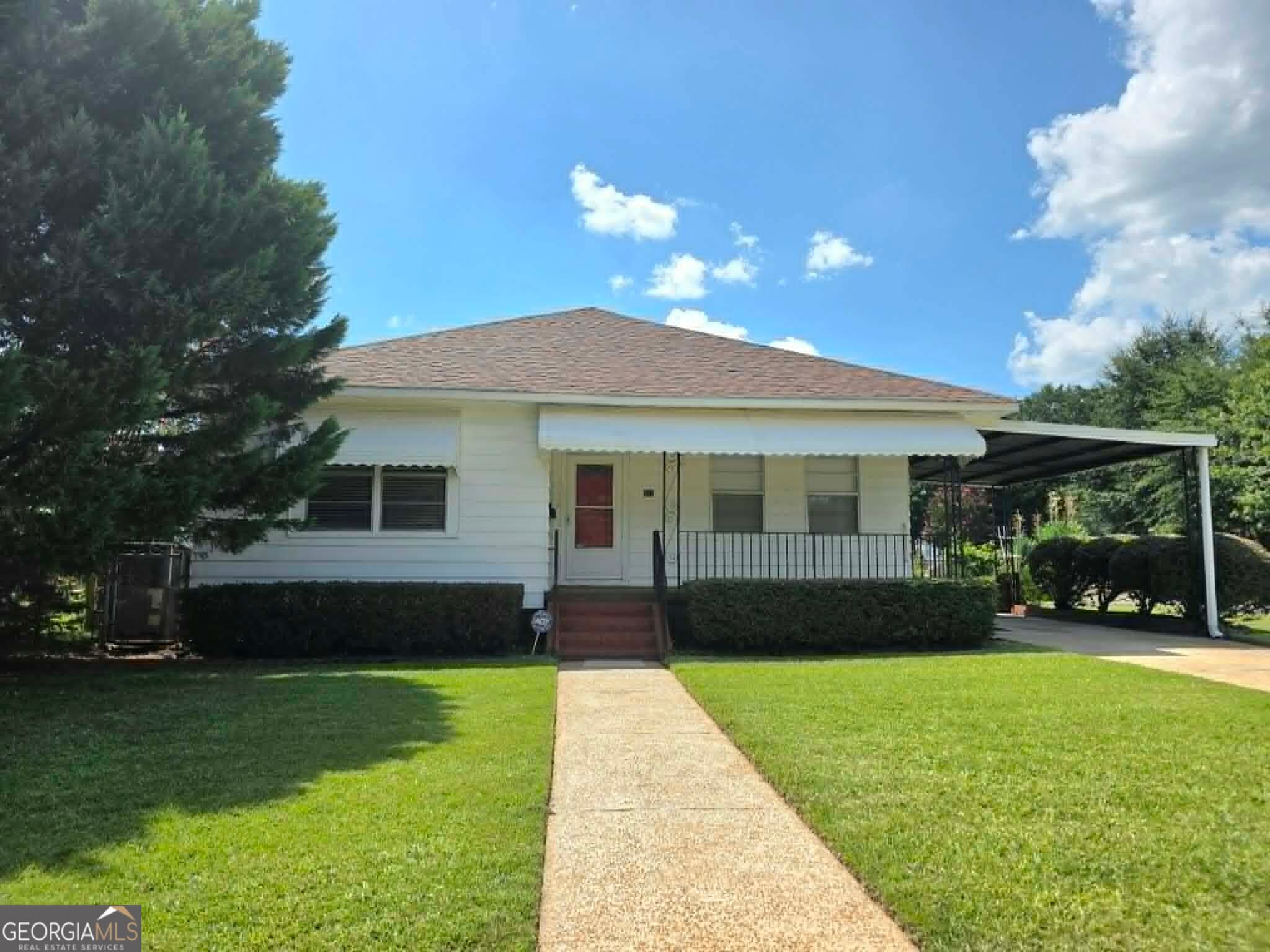 2 bedroom, 1 bathroom, 1,251 sq ft single family residence for sale at 201 C Street, Thomaston, GA 30286 — photo 2