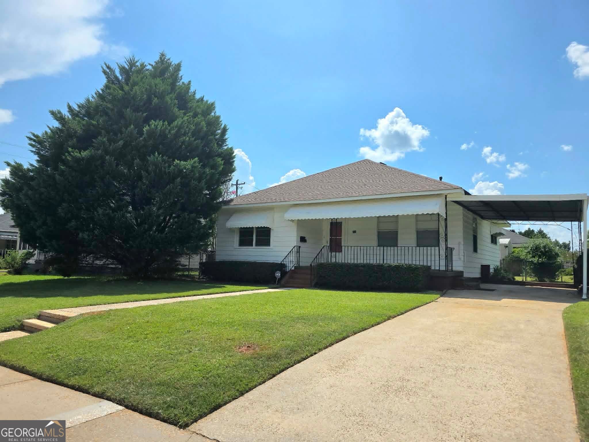 2 bedroom, 1 bathroom, 1,251 sq ft single family residence for sale at 201 C Street, Thomaston, GA 30286 — photo 1 of 33