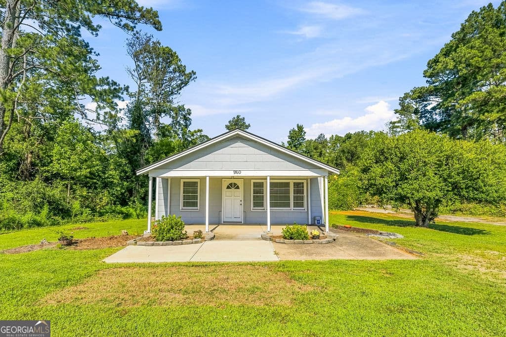 3 bedroom, 1 bathroom, 1,092 sq ft single family residence for rent at 960 Villa Rica Highway, Dallas, GA 30157 for $1,500 a month — photo 1 of 1