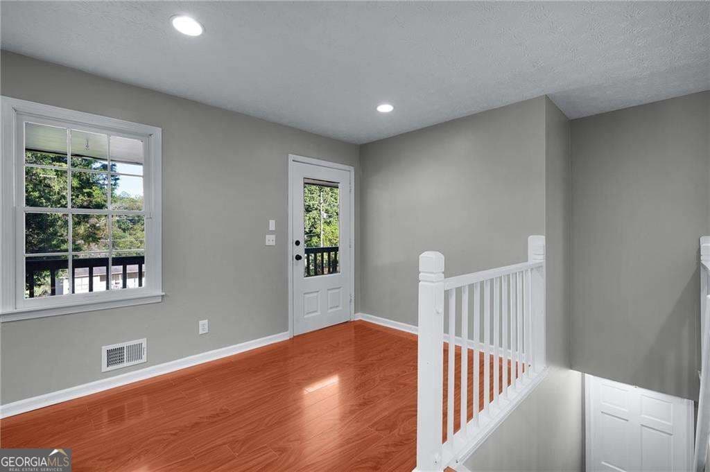 5 bedroom, 2 bathroom, 1,512 sq ft single family residence for sale at 303 Old Farm Road, Woodstock, GA 30188 — photo 6