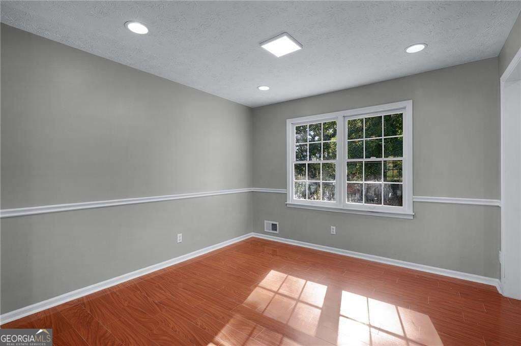 5 bedroom, 2 bathroom, 1,512 sq ft single family residence for sale at 303 Old Farm Road, Woodstock, GA 30188 — photo 10