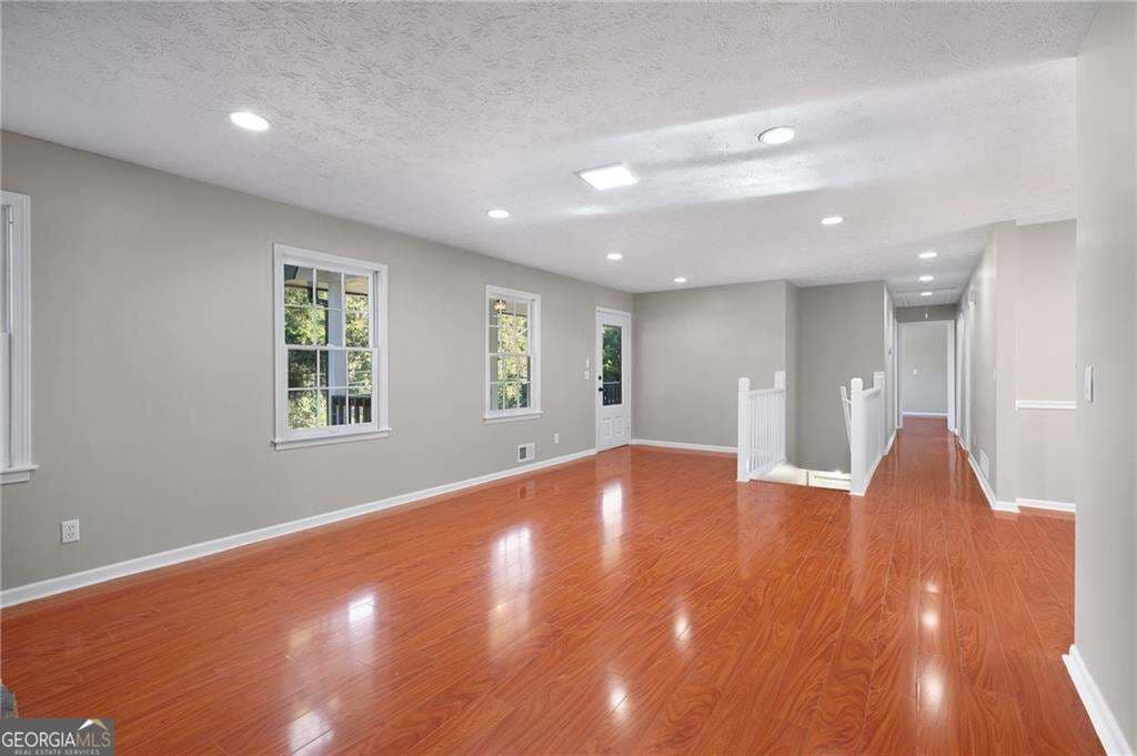 5 bedroom, 2 bathroom, 1,512 sq ft single family residence for sale at 303 Old Farm Road, Woodstock, GA 30188 — photo 8