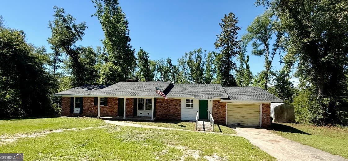 3 bedroom, 3 bathroom, 1,798 sq ft single family residence under contract at 2109 Maple Dr N., Vidalia, GA 30474