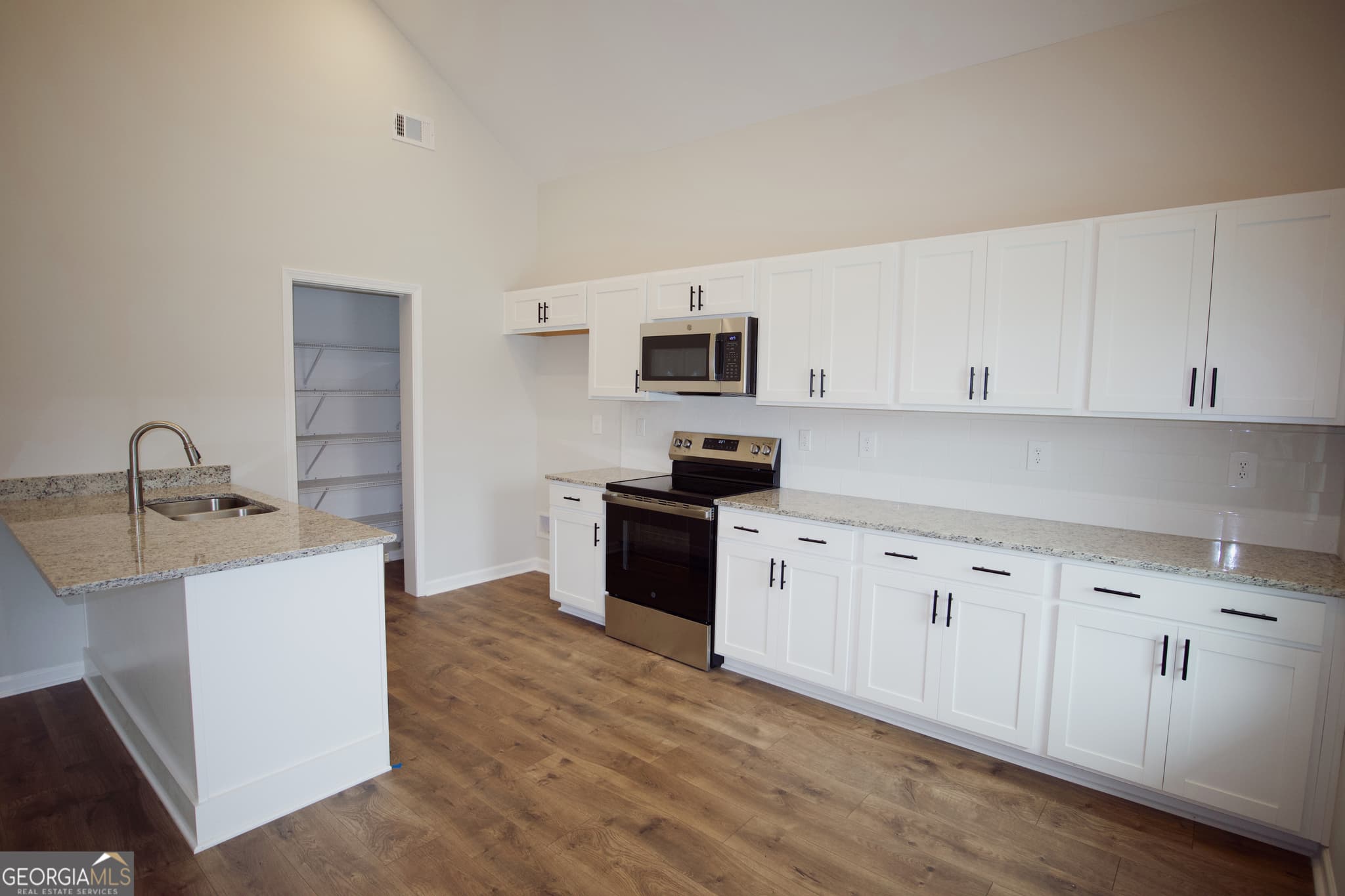 3 bedroom, 2 bathroom, 1,200 sq ft single family residence for sale at 14 Lake Shore Loop, Augusta, GA 30904 — photo 7