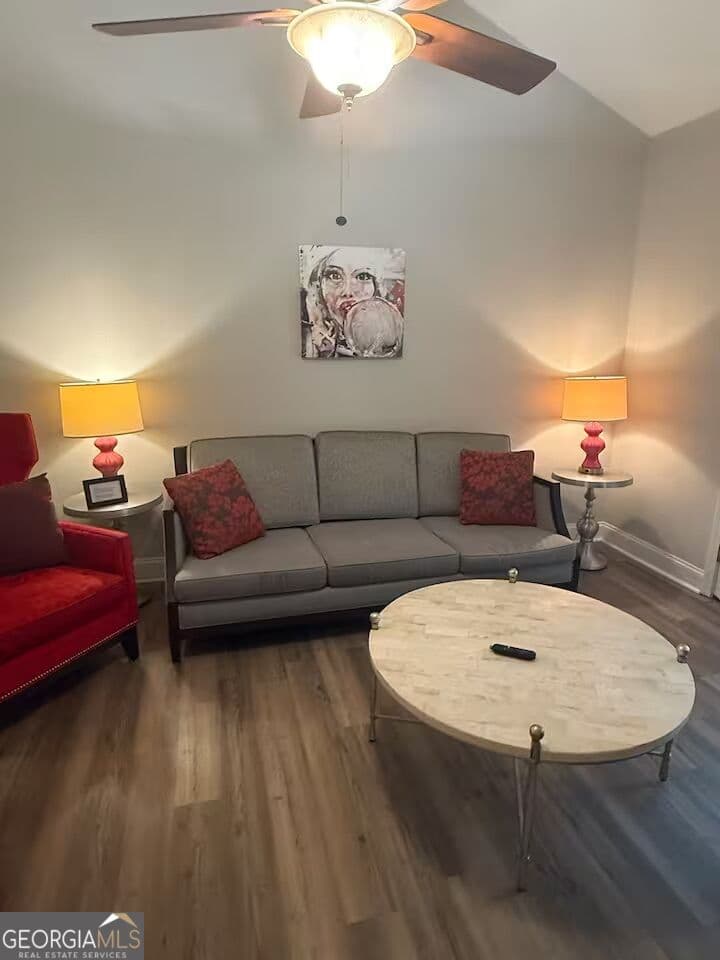 2 bedroom, 2 bathroom, 972 sq ft condominium for sale at 1055 Baxter Street 503, Athens, GA 30606 — photo 6