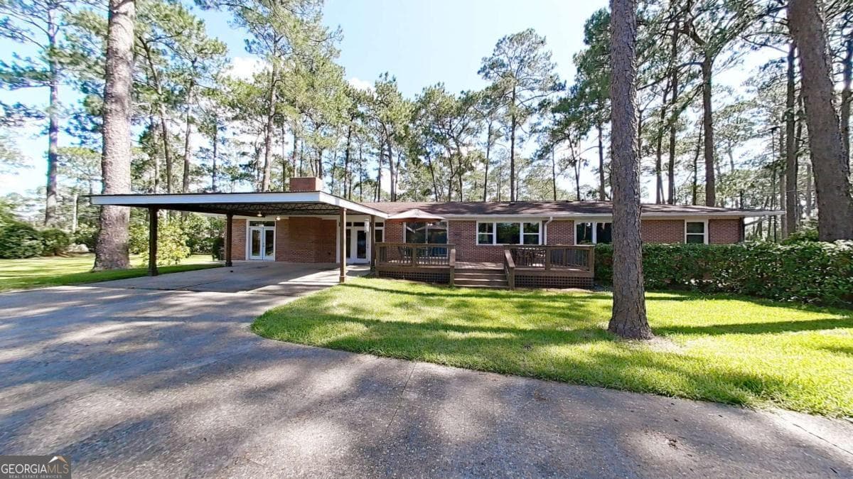 3 bedroom, 2 bathroom, 2,442 sq ft single family residence for sale at 300 Betty Street, Thomasville, GA 31792 — photo 2