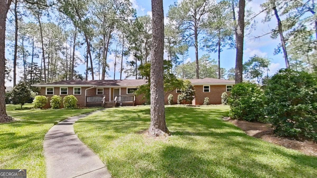 3 bedroom, 2 bathroom, 2,442 sq ft single family residence for sale at 300 Betty Street, Thomasville, GA 31792