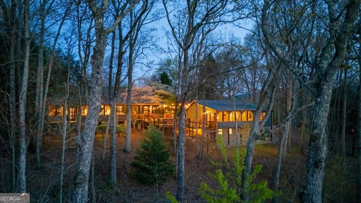 6 bedroom, 4 bathroom, 4,180 sq ft cabin,single family residence sold at 299 Eagles Nest Mountain Road 36+, Blue Ridge, GA 30513