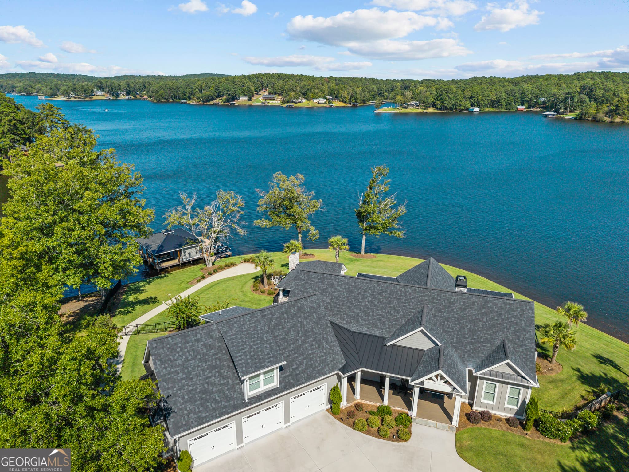 5 bedroom, 5.5 bathroom, 4,723 sq ft single family residence under contract at 109 Sinclair Lane, Eatonton, GA 31024 — photo 2