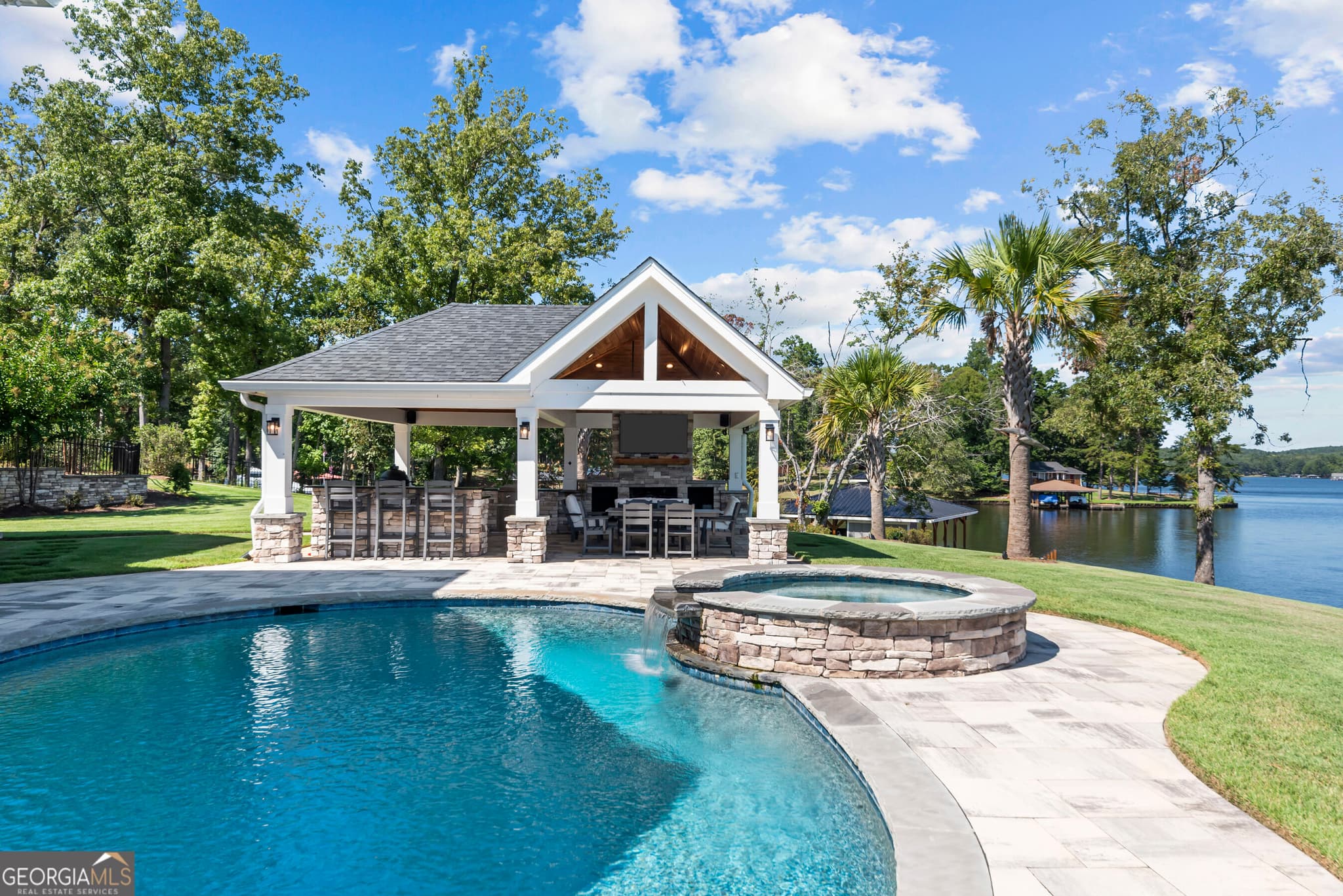 5 bedroom, 5.5 bathroom, 4,723 sq ft single family residence under contract at 109 Sinclair Lane, Eatonton, GA 31024 — photo 3