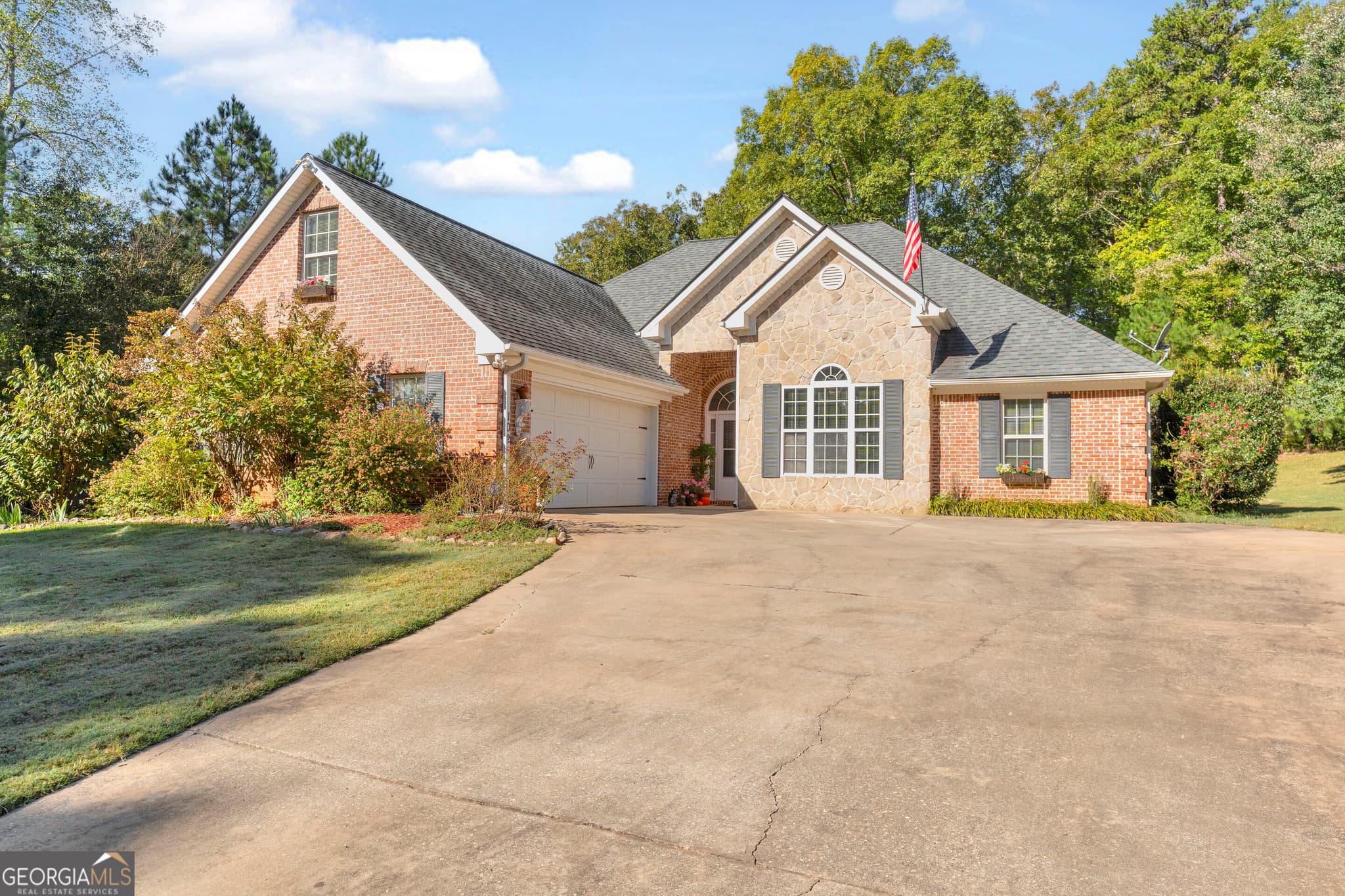 4 bedroom, 2.5 bathroom, 2,366 sq ft single family residence for sale at 102 Genessa Court, Mansfield, GA 30055 — photo 6