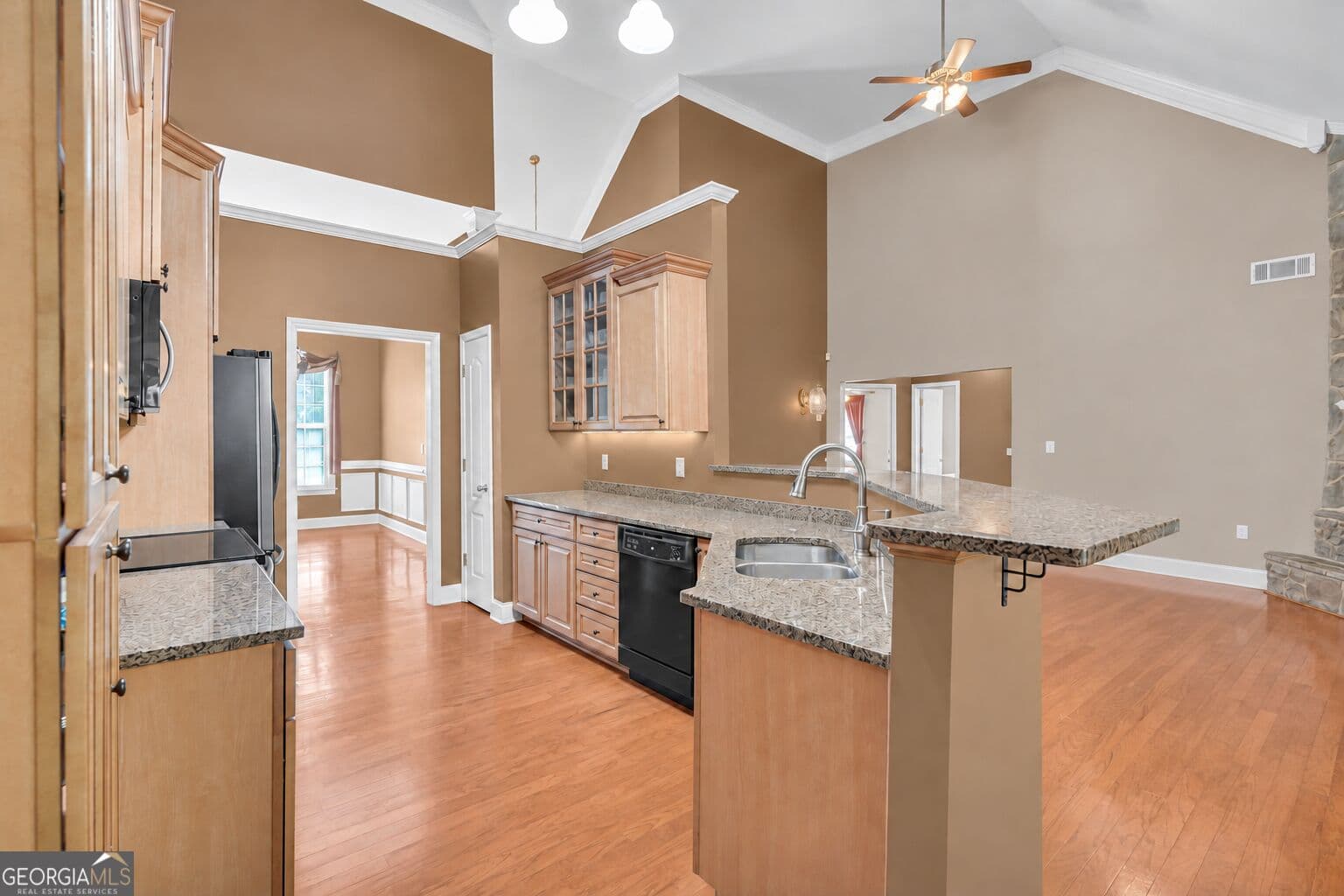 4 bedroom, 2.5 bathroom, 2,366 sq ft single family residence for sale at 102 Genessa Court, Mansfield, GA 30055 — photo 5