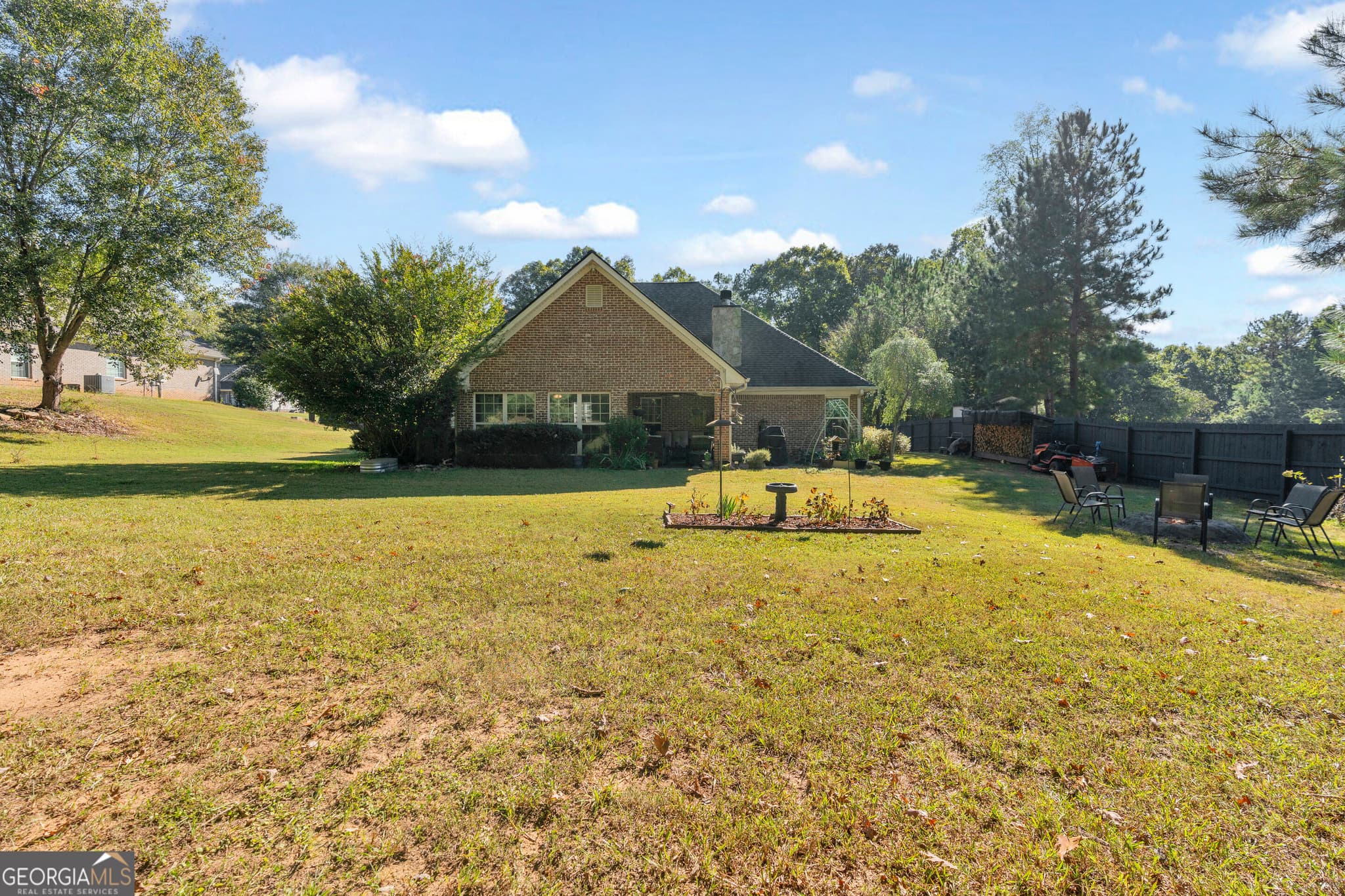 4 bedroom, 2.5 bathroom, 2,366 sq ft single family residence for sale at 102 Genessa Court, Mansfield, GA 30055 — photo 4