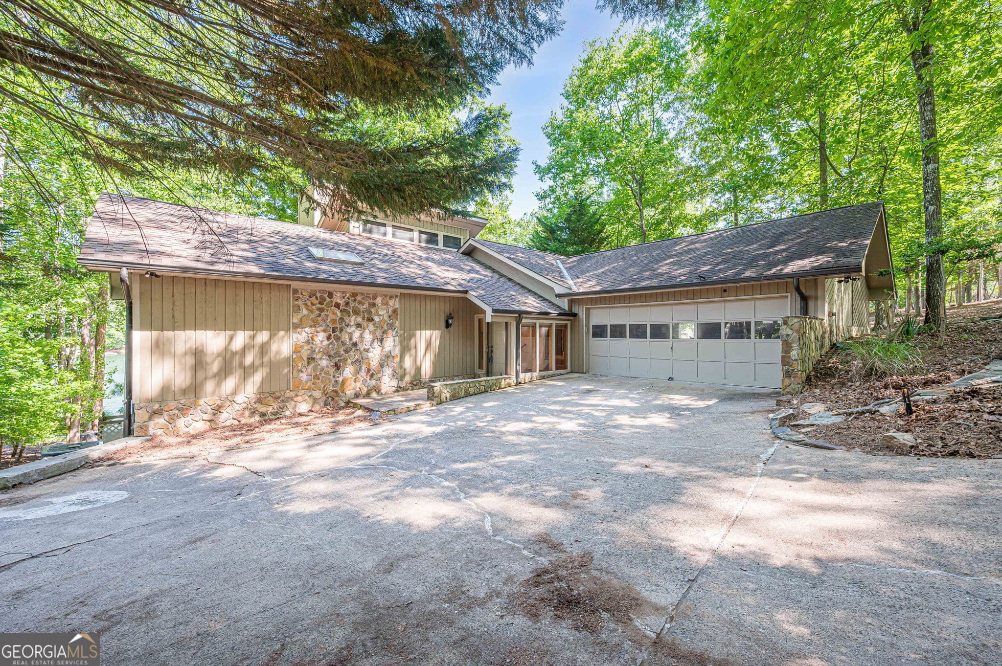 3 bedroom, 3.5 bathroom, 3,130 sq ft single family residence sold at 137 Broadwater Court, Waleska, GA 30183