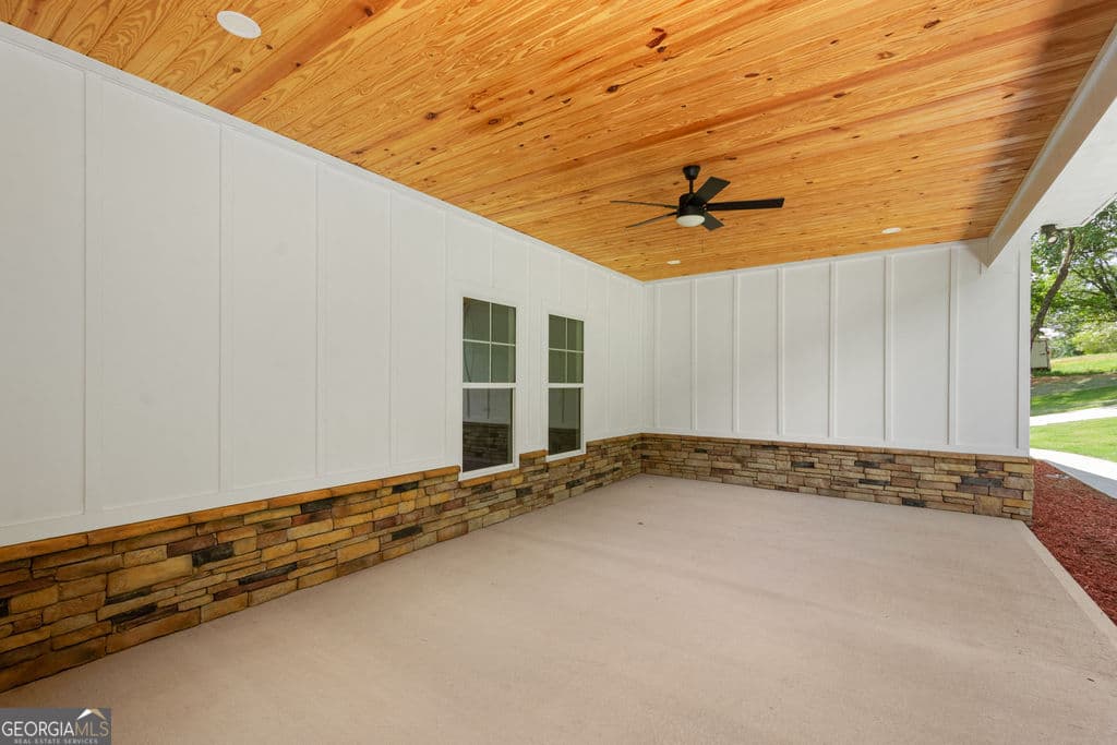 4 bedroom, 3 bathroom, 3,100 sq ft single family residence under contract at 1000 Foxcroft Drive, Lagrange, GA 30240 — photo 7