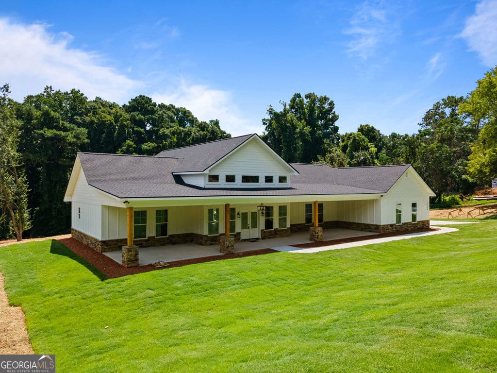 4 bedroom, 3 bathroom, 3,100 sq ft single family residence under contract at 1000 Foxcroft Drive, Lagrange, GA 30240