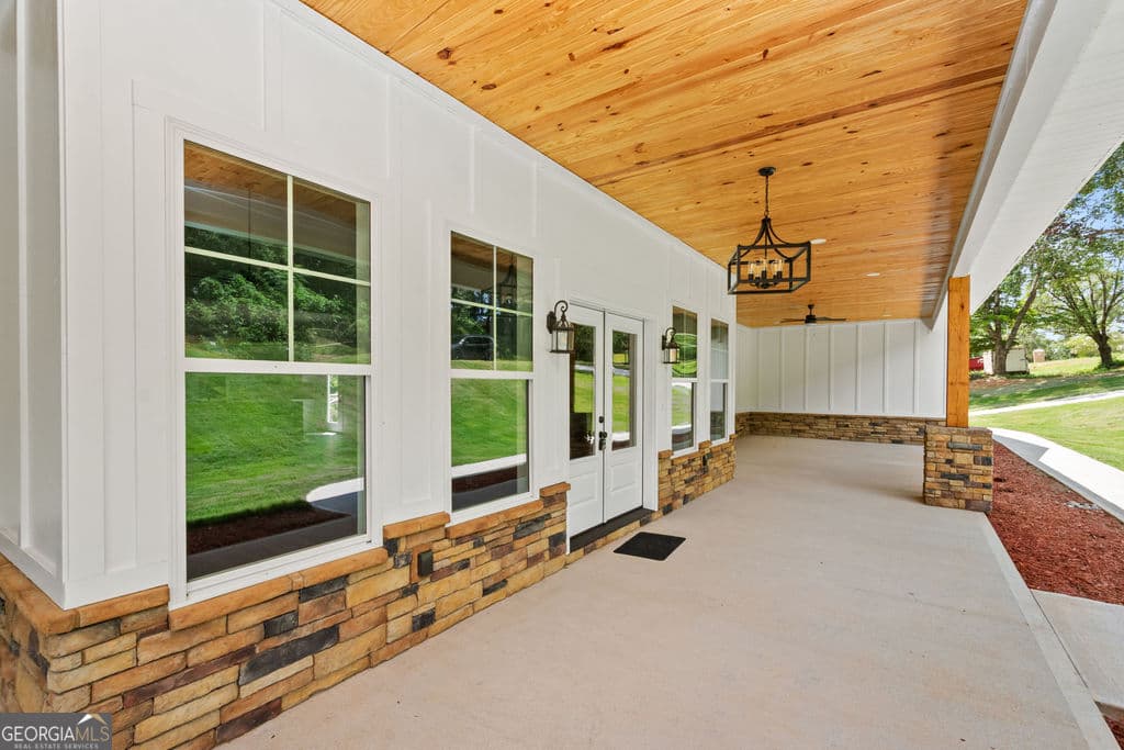 4 bedroom, 3 bathroom, 3,100 sq ft single family residence under contract at 1000 Foxcroft Drive, Lagrange, GA 30240 — photo 8