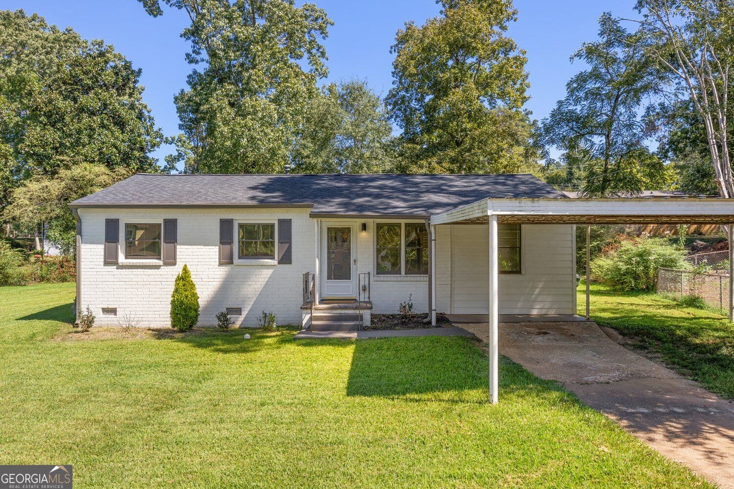 3 bedroom, 2 bathroom, 1,075 sq ft single family residence for sale at 2593 Walton Way, Marietta, GA 30060 — photo 3