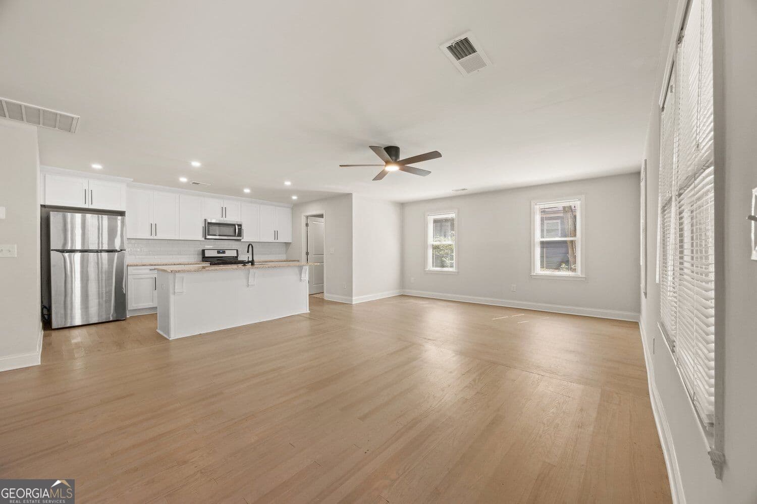 3 bedroom, 2 bathroom, 1,075 sq ft single family residence for sale at 2593 Walton Way, Marietta, GA 30060 — photo 4