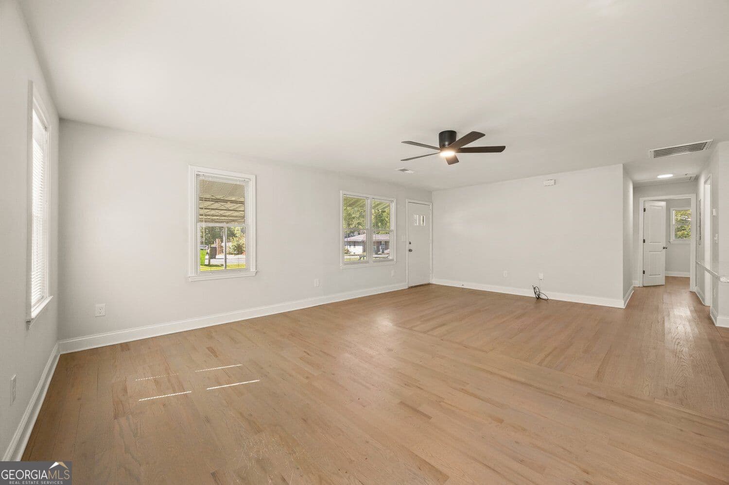 3 bedroom, 2 bathroom, 1,075 sq ft single family residence for sale at 2593 Walton Way, Marietta, GA 30060 — photo 8