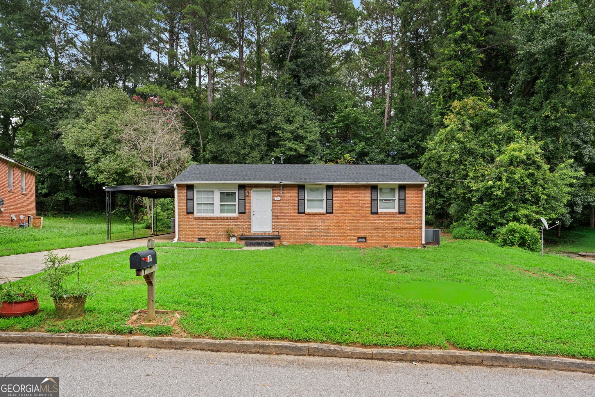 3 bedroom, 1 bathroom, 1,000 sq ft single family residence for sale at 376 Cologne Drive, Atlanta, GA 30354 — photo 3