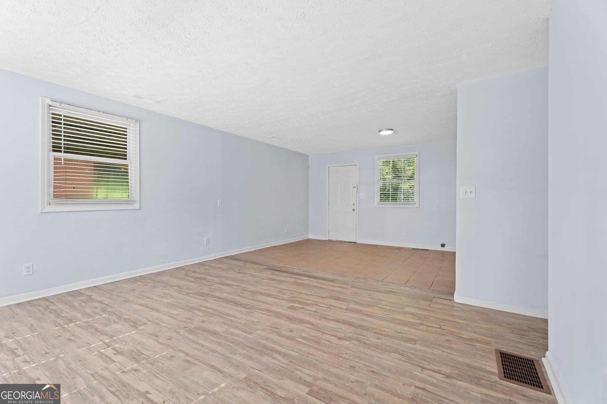 3 bedroom, 1 bathroom, 1,000 sq ft single family residence for sale at 376 Cologne Drive, Atlanta, GA 30354 — photo 8