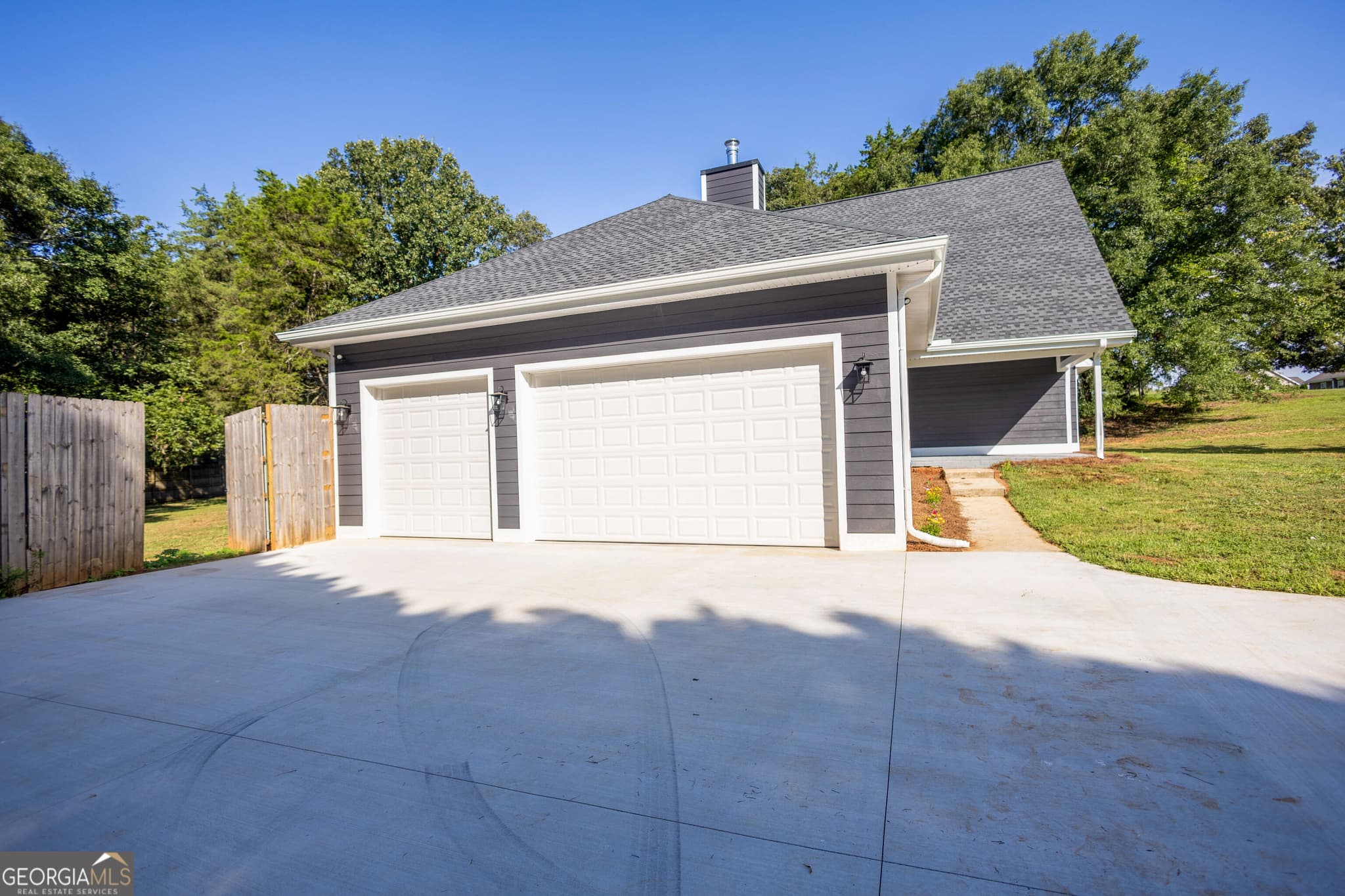 4 bedroom, 3.5 bathroom, 2,600 sq ft single family residence for sale at 190 Cedar Pond Road, Hartwell, GA 30643 — photo 2