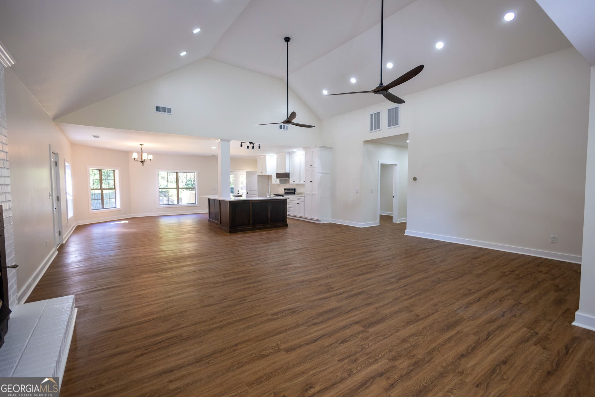 4 bedroom, 3.5 bathroom, 2,600 sq ft single family residence for sale at 190 Cedar Pond Road, Hartwell, GA 30643 — photo 4