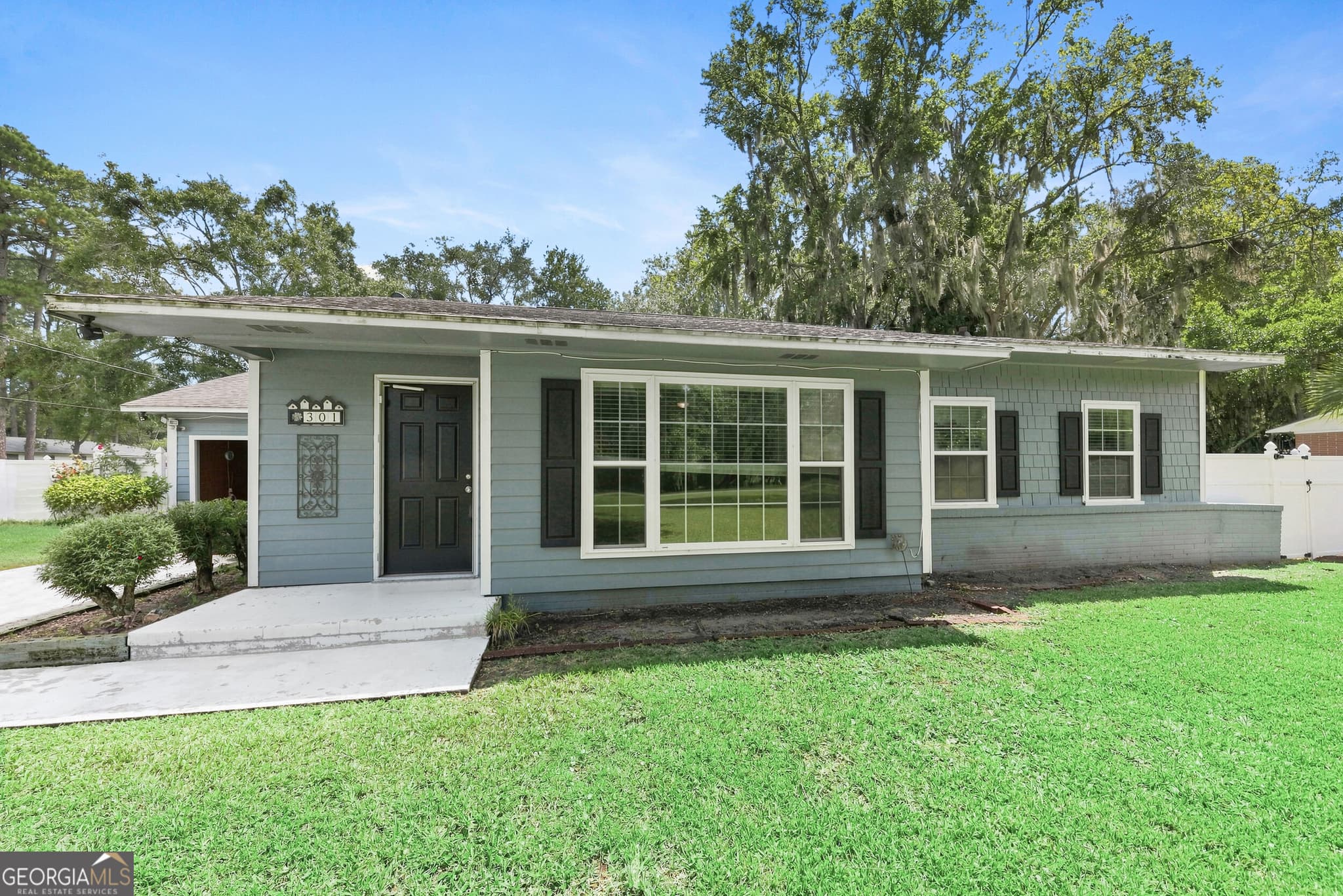 3 bedroom, 1 bathroom, 1,234 sq ft single family residence for sale at 301 S Dandy Street, St. Marys, GA 31558 — photo 3