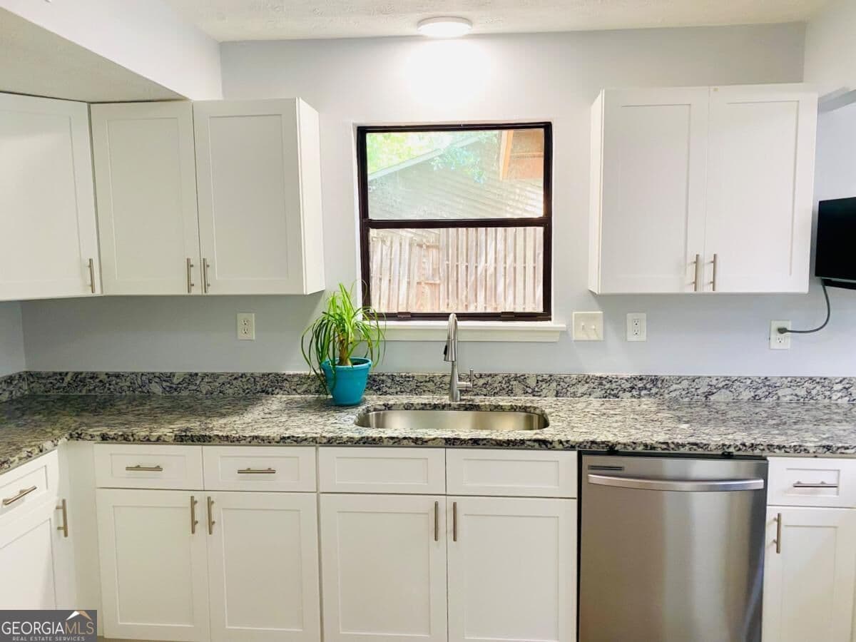 3 bedroom, 2.5 bathroom single family residence for rent at 4108 Wildflower Lane, Tucker, GA 30084 for $2,050 a month — photo 8