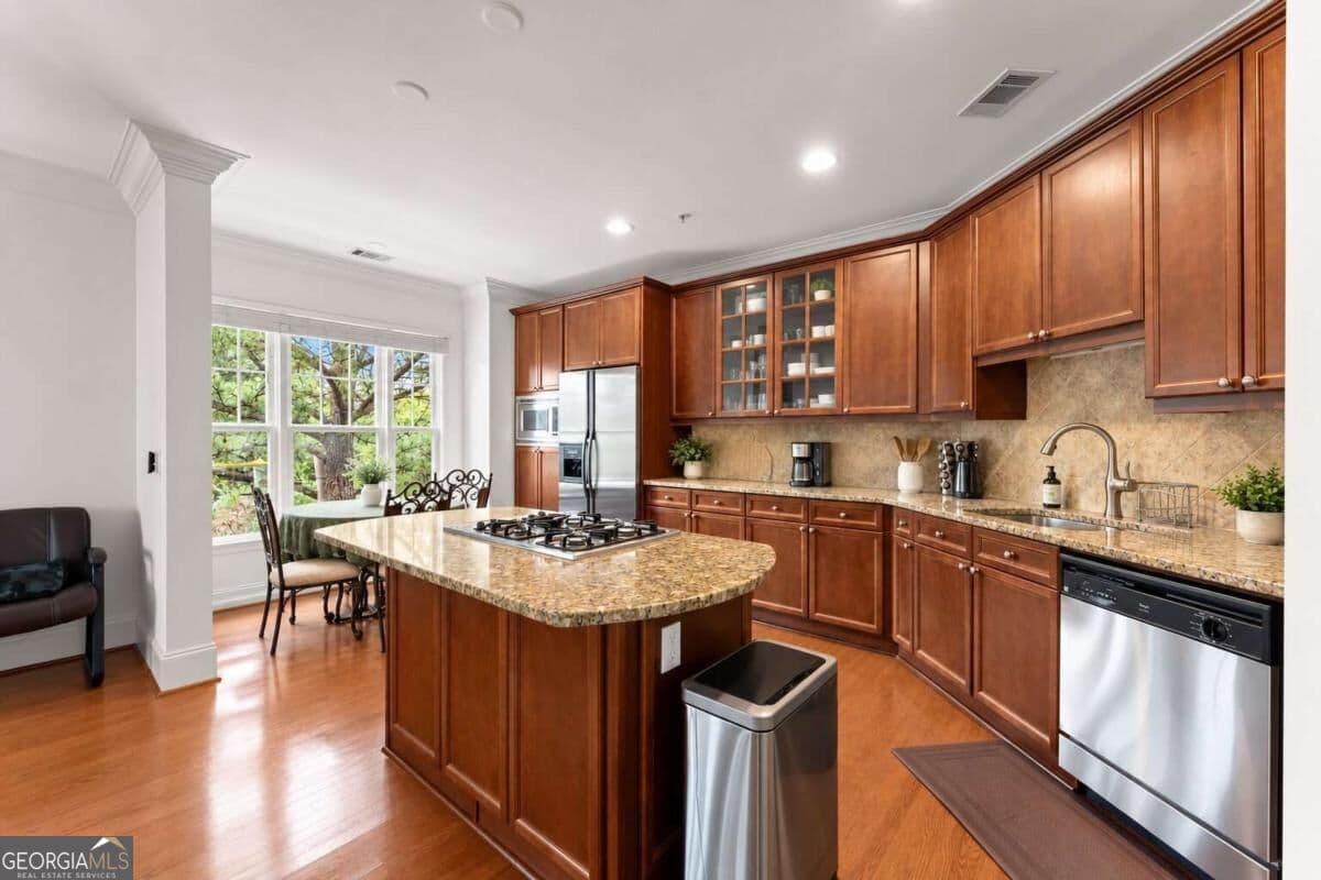 2 bedroom, 2 bathroom, 1,404 sq ft condominium for sale at 828 Highland Lane 2201, Atlanta, GA 30306 — photo 3