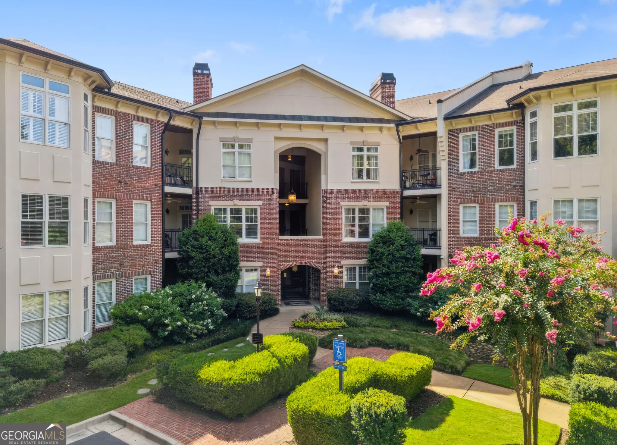 2 bedroom, 2 bathroom, 1,404 sq ft condominium for sale at 828 Highland Lane 2201, Atlanta, GA 30306 — photo 1 of 25