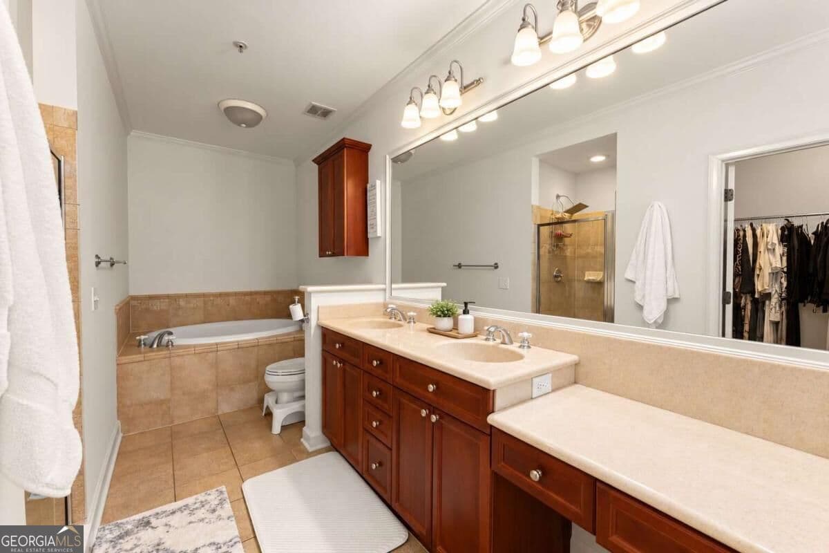 2 bedroom, 2 bathroom, 1,404 sq ft condominium for sale at 828 Highland Lane 2201, Atlanta, GA 30306 — photo 10