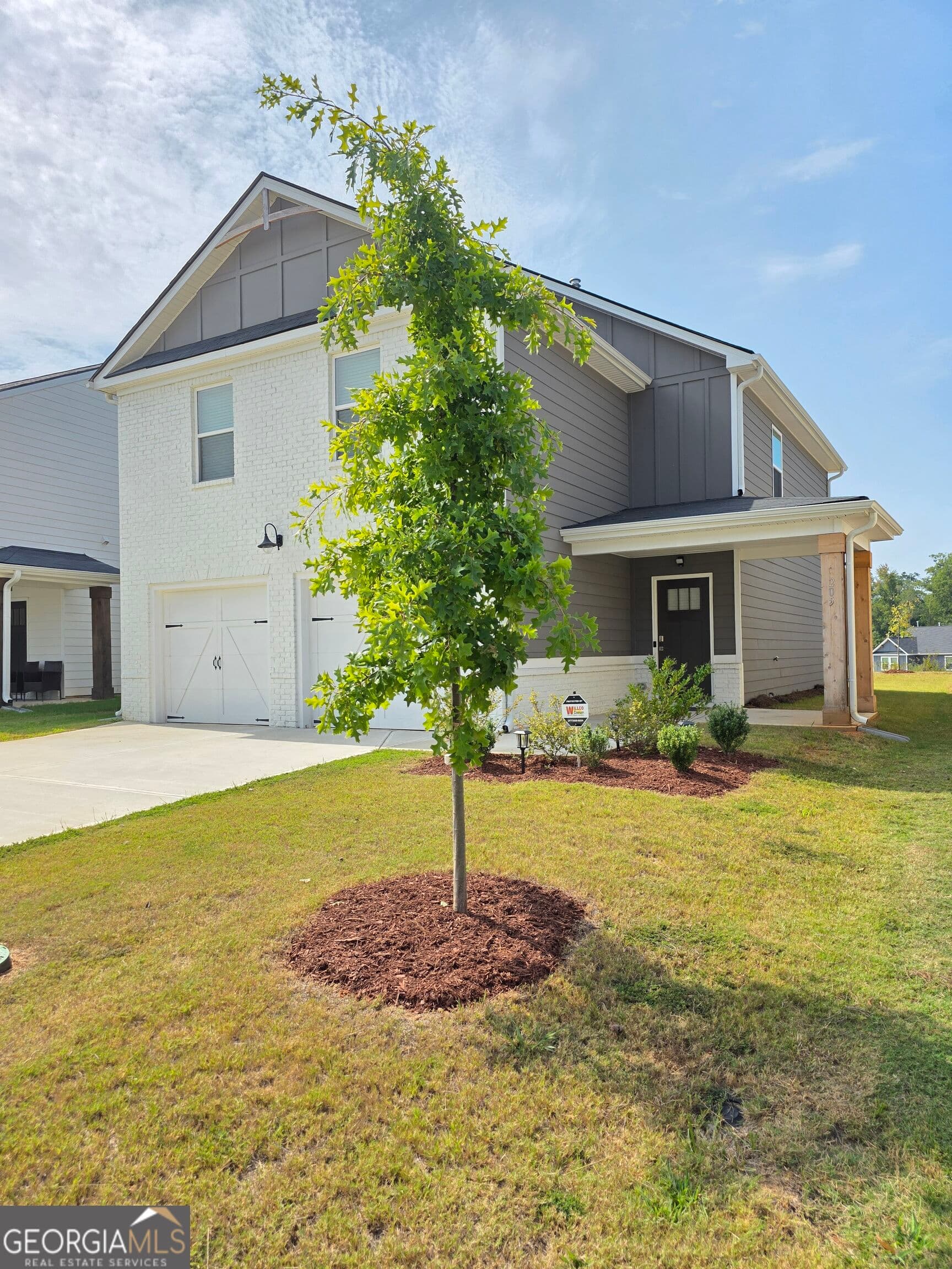 4 bedroom, 2.5 bathroom, 1,900 sq ft single family residence for sale at 205 River Meadow Drive, Lagrange, GA 30241 — photo 2