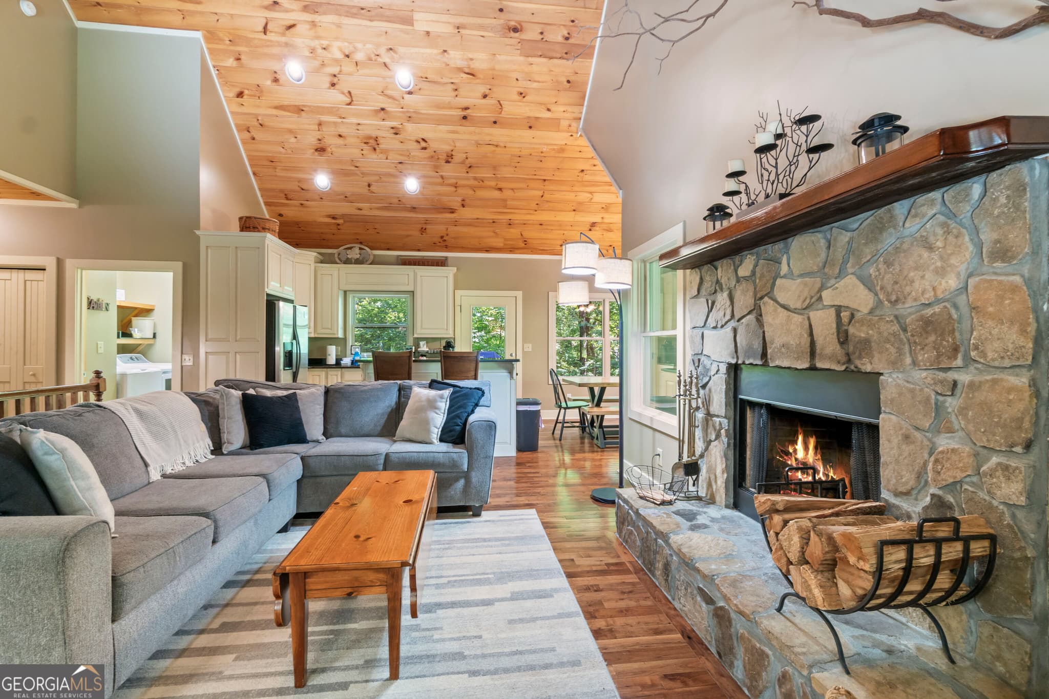 4 bedroom, 3 bathroom, 2,400 sq ft single family residence for sale at 116 Fussen Strasse, Helen, GA 30545 — photo 6