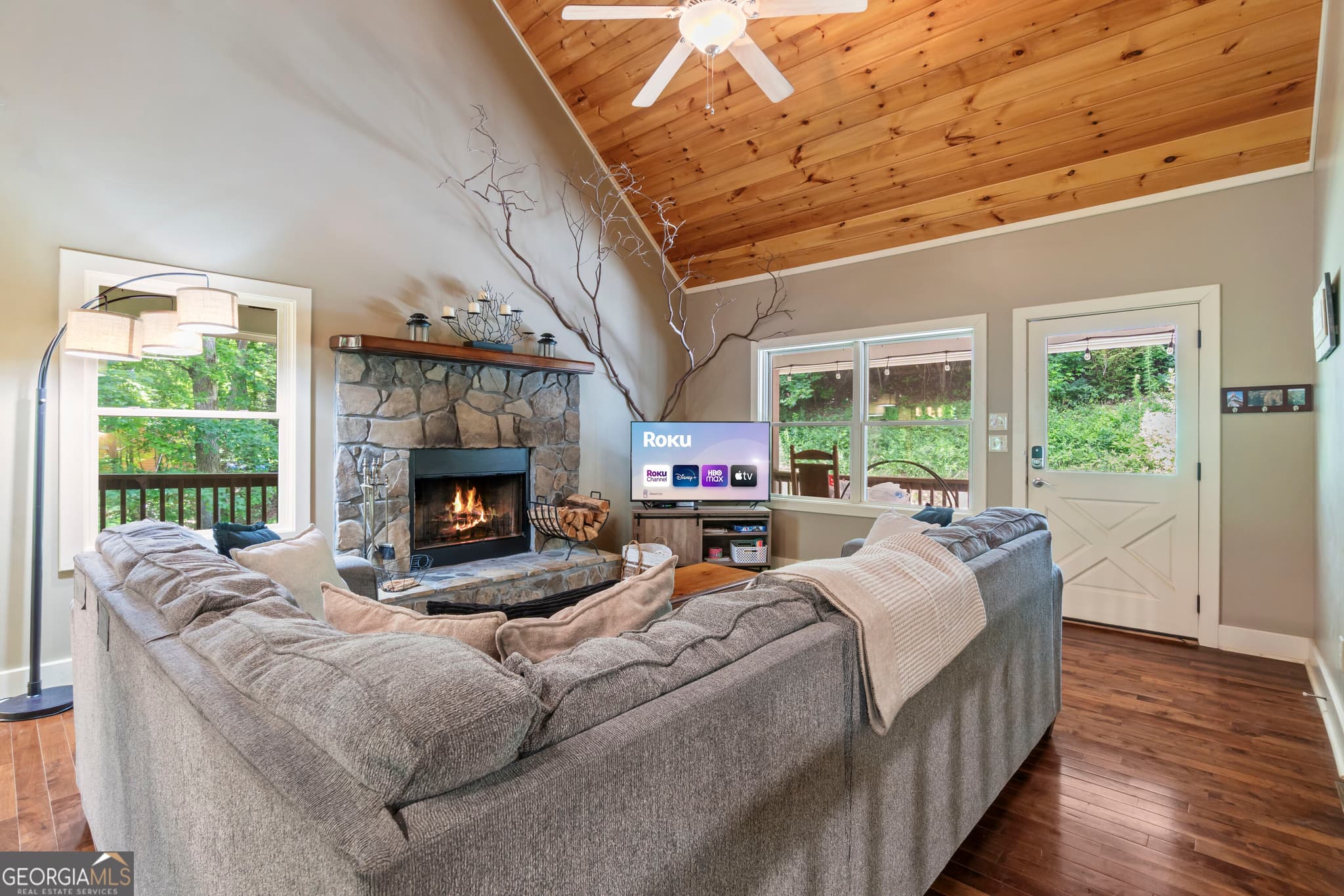 4 bedroom, 3 bathroom, 2,400 sq ft single family residence for sale at 116 Fussen Strasse, Helen, GA 30545 — photo 5