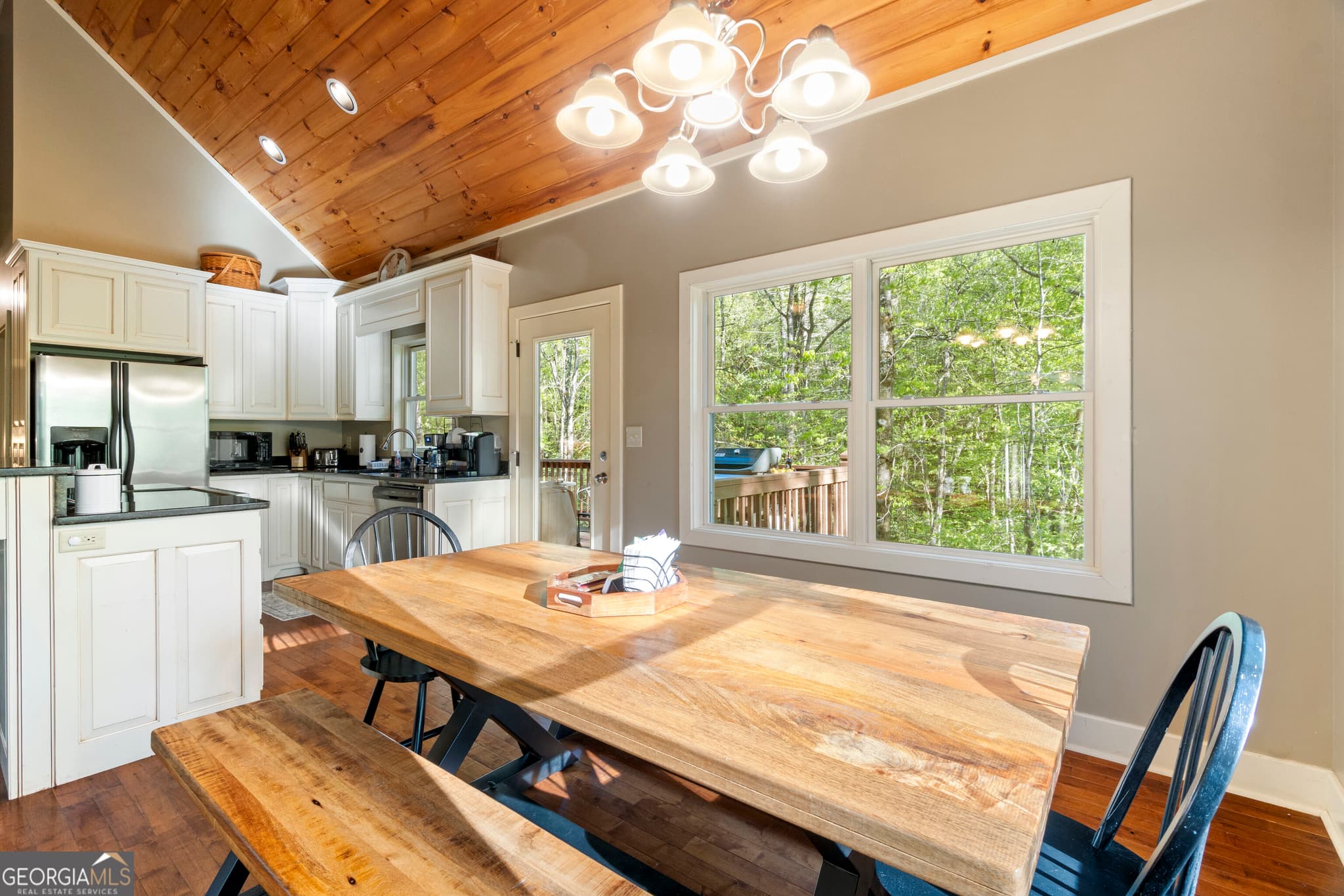 4 bedroom, 3 bathroom, 2,400 sq ft single family residence for sale at 116 Fussen Strasse, Helen, GA 30545 — photo 9
