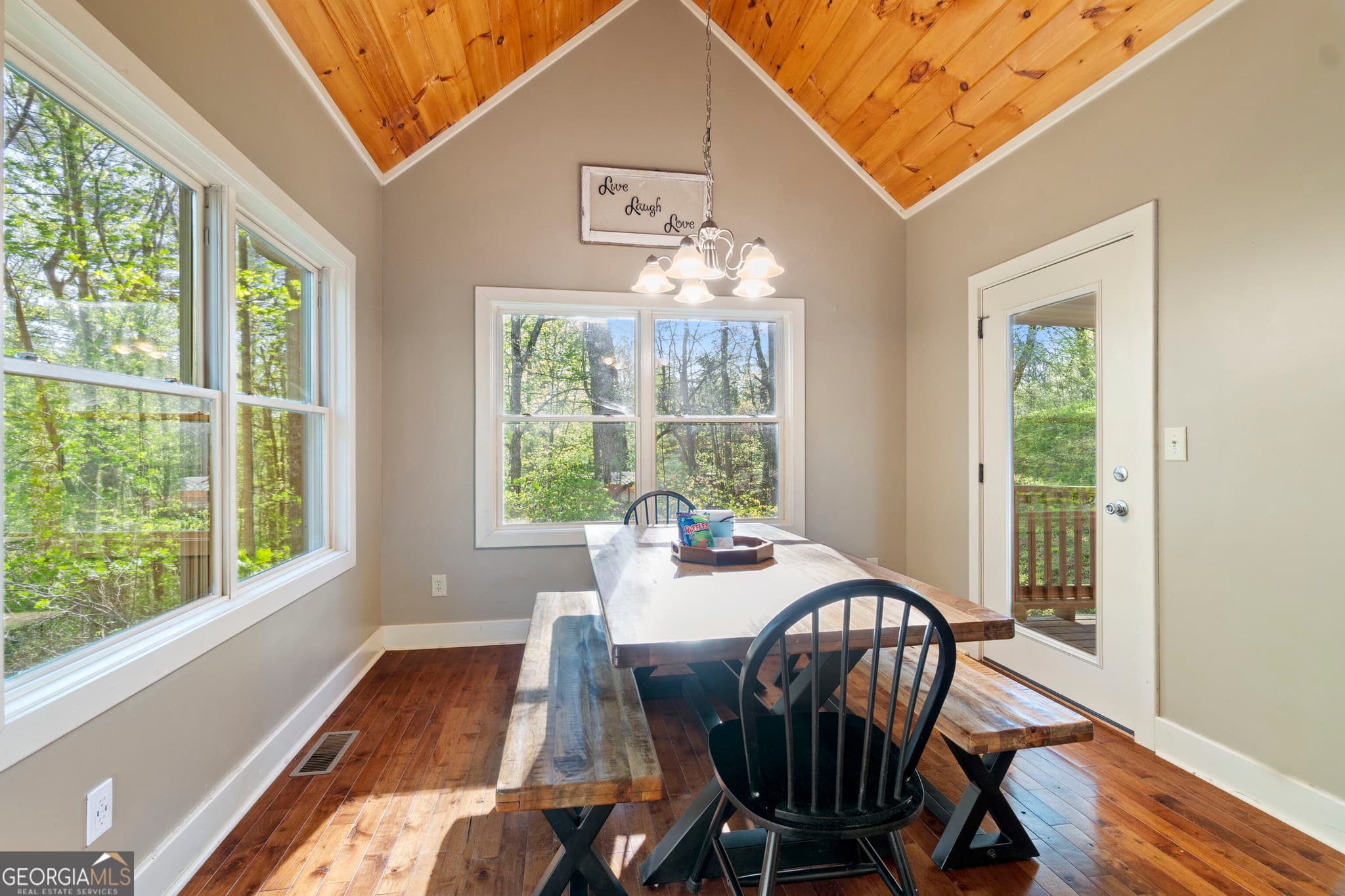 4 bedroom, 3 bathroom, 2,400 sq ft single family residence for sale at 116 Fussen Strasse, Helen, GA 30545 — photo 10