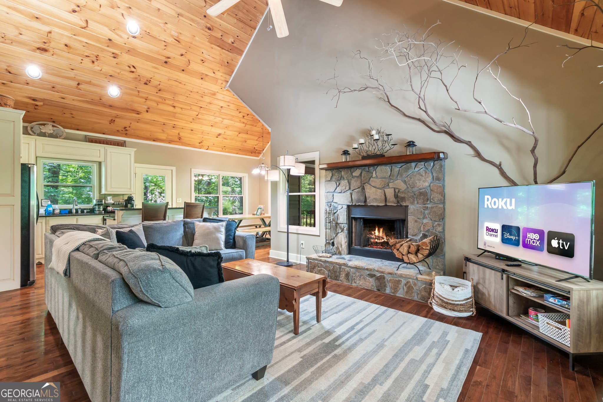 4 bedroom, 3 bathroom, 2,400 sq ft single family residence for sale at 116 Fussen Strasse, Helen, GA 30545 — photo 4