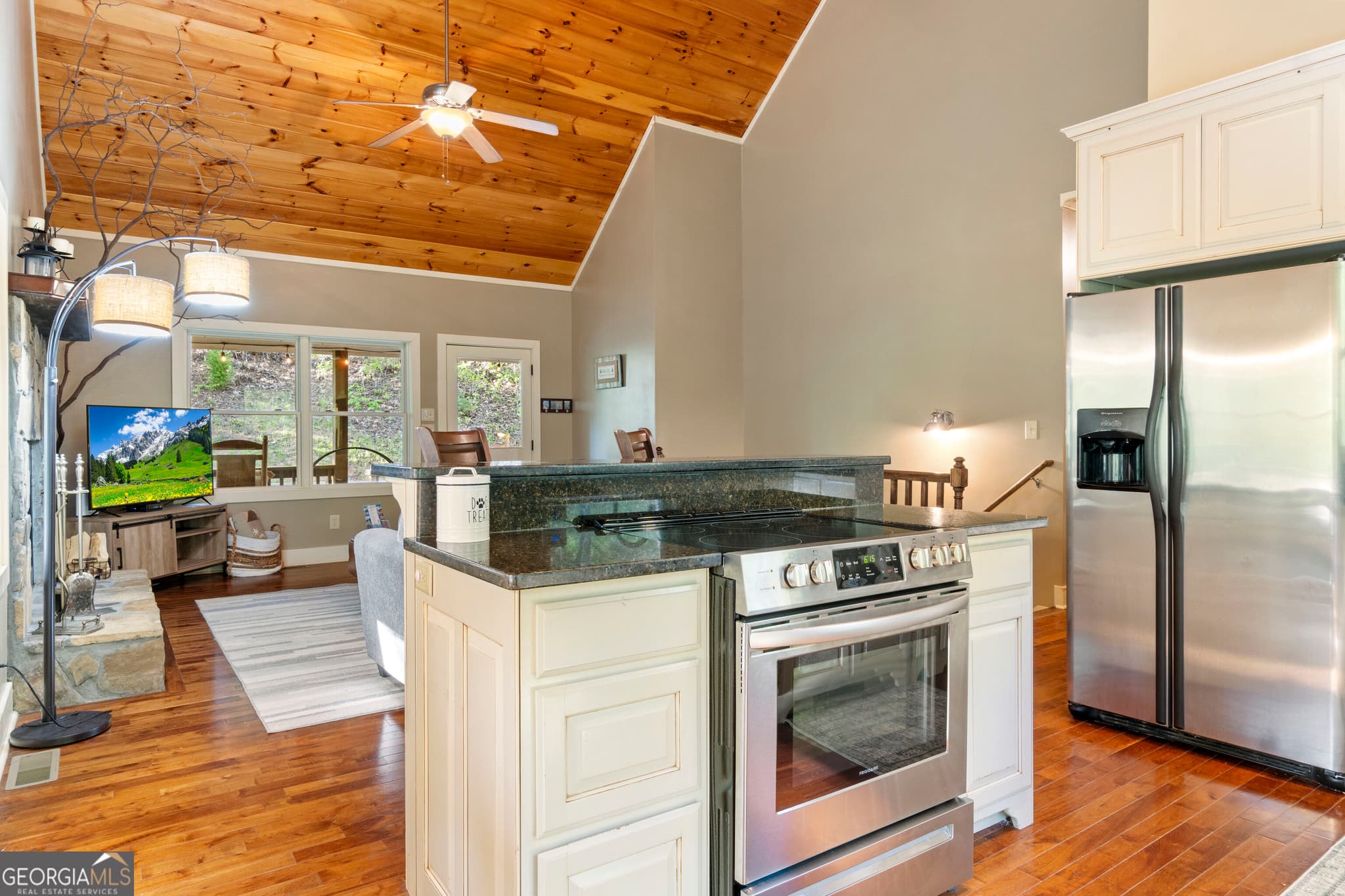 4 bedroom, 3 bathroom, 2,400 sq ft single family residence for sale at 116 Fussen Strasse, Helen, GA 30545 — photo 8