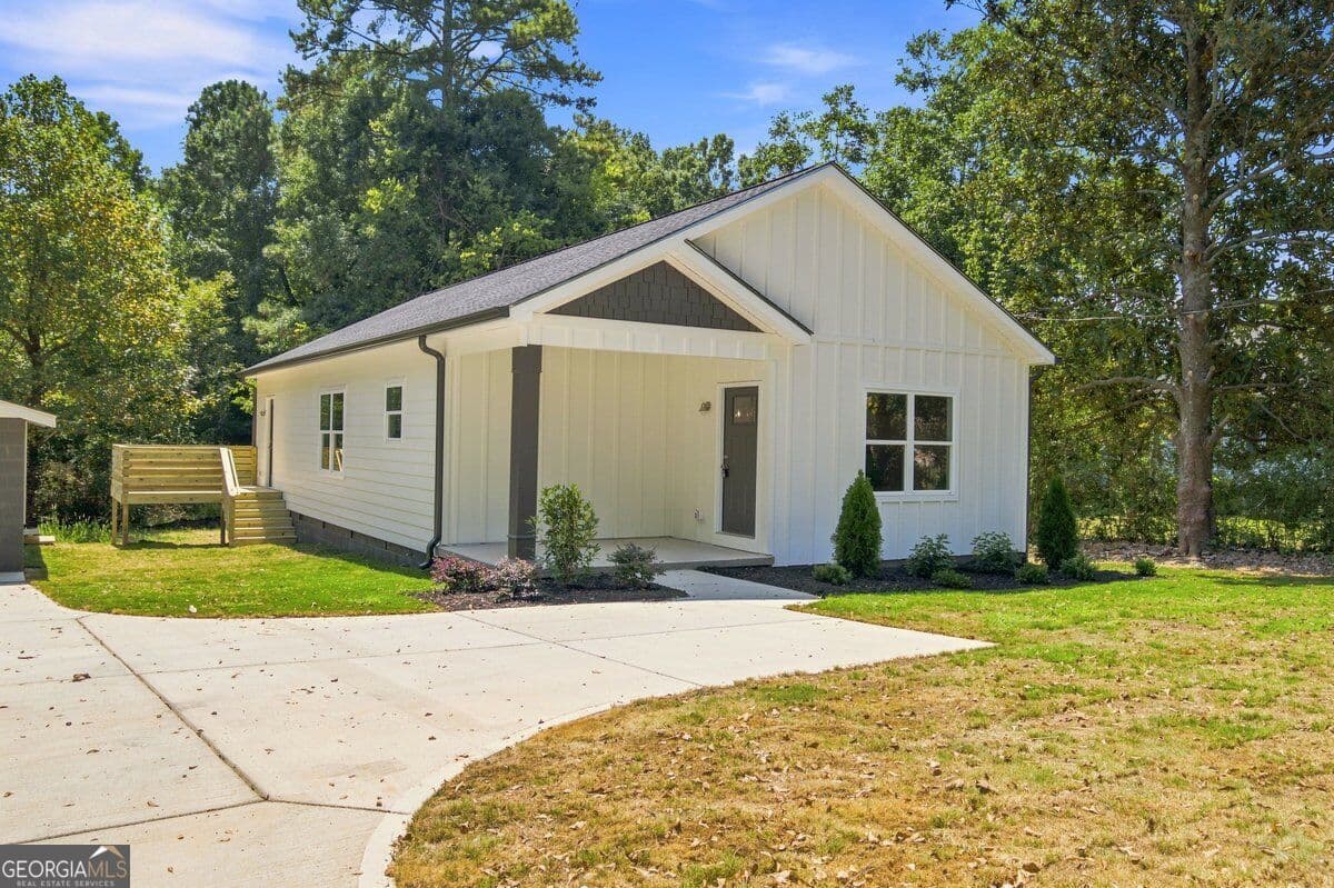 3 bedroom, 2 bathroom, 1,300 sq ft single family residence for sale at 505 Burnett Ferry Road, Rome, GA 30165
