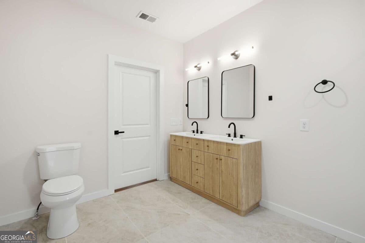 5 bedroom, 3.5 bathroom, 2,514 sq ft single family residence for sale at 3820 Lake Drive, Smyrna, GA 30082 — photo 6