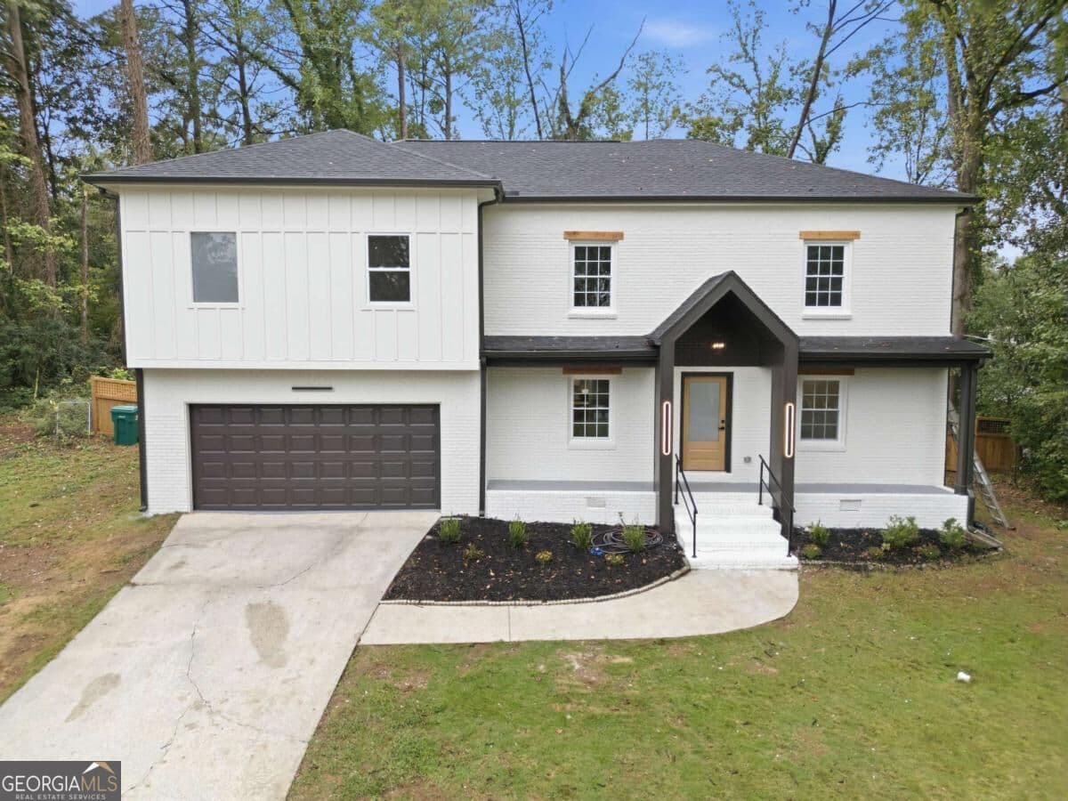 5 bedroom, 3.5 bathroom, 2,514 sq ft single family residence for sale at 3820 Lake Drive, Smyrna, GA 30082 — photo 1 of 6