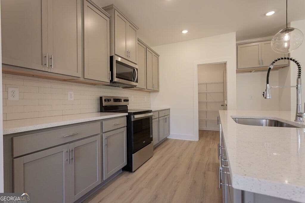 4 bedroom, 2.5 bathroom, 2,295 sq ft single family residence for sale at 3041 Sea Aster Way, Buford, GA 30519 — photo 10