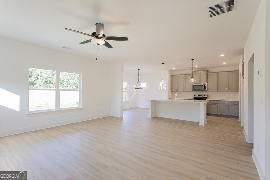 4 bedroom, 2.5 bathroom, 2,295 sq ft single family residence for sale at 3041 Sea Aster Way, Buford, GA 30519 — photo 4