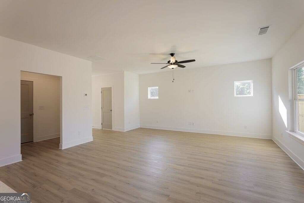 4 bedroom, 2.5 bathroom, 2,295 sq ft single family residence for sale at 3041 Sea Aster Way, Buford, GA 30519 — photo 8